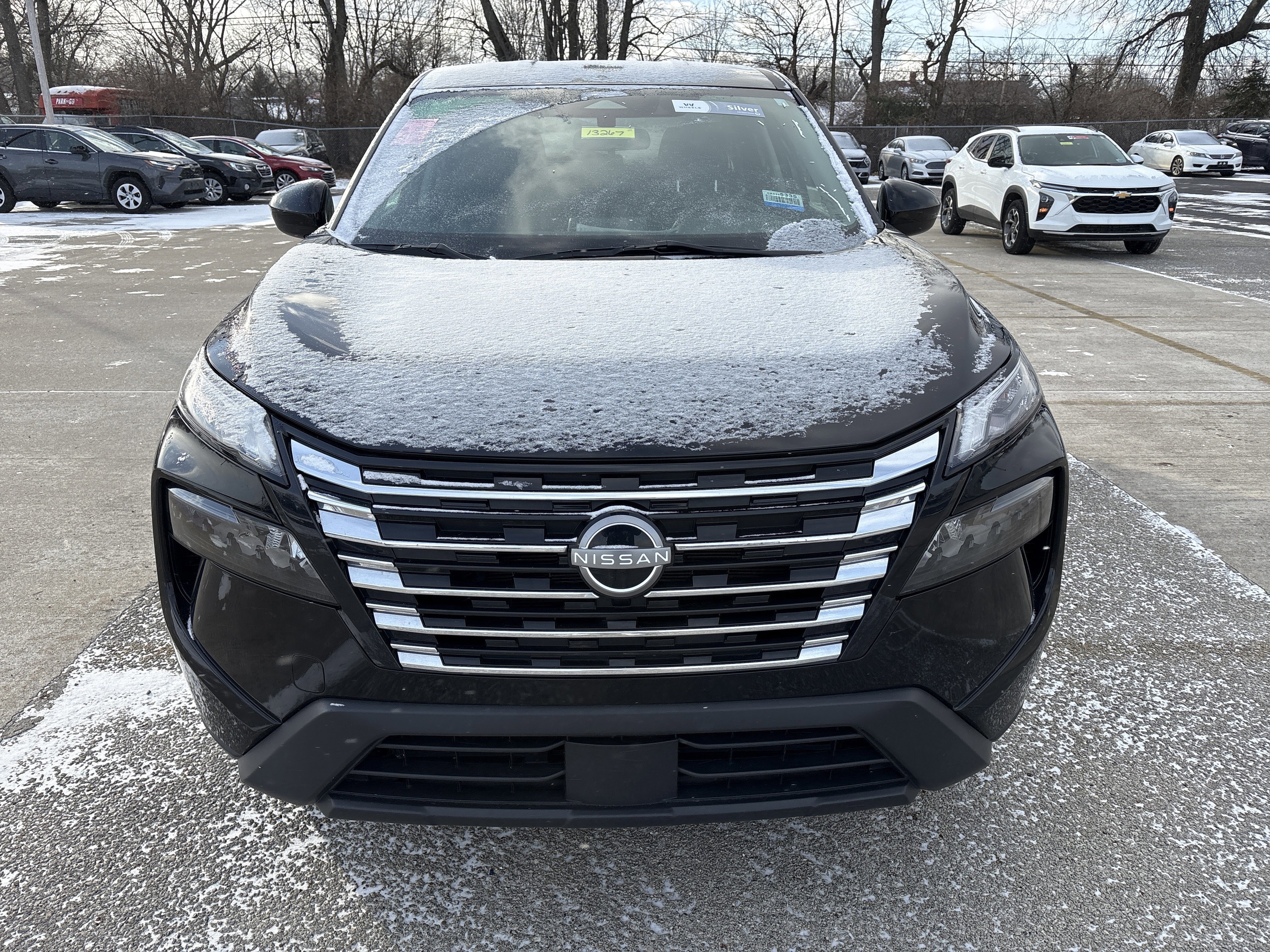 Used 2024 Nissan Rogue SV image 2