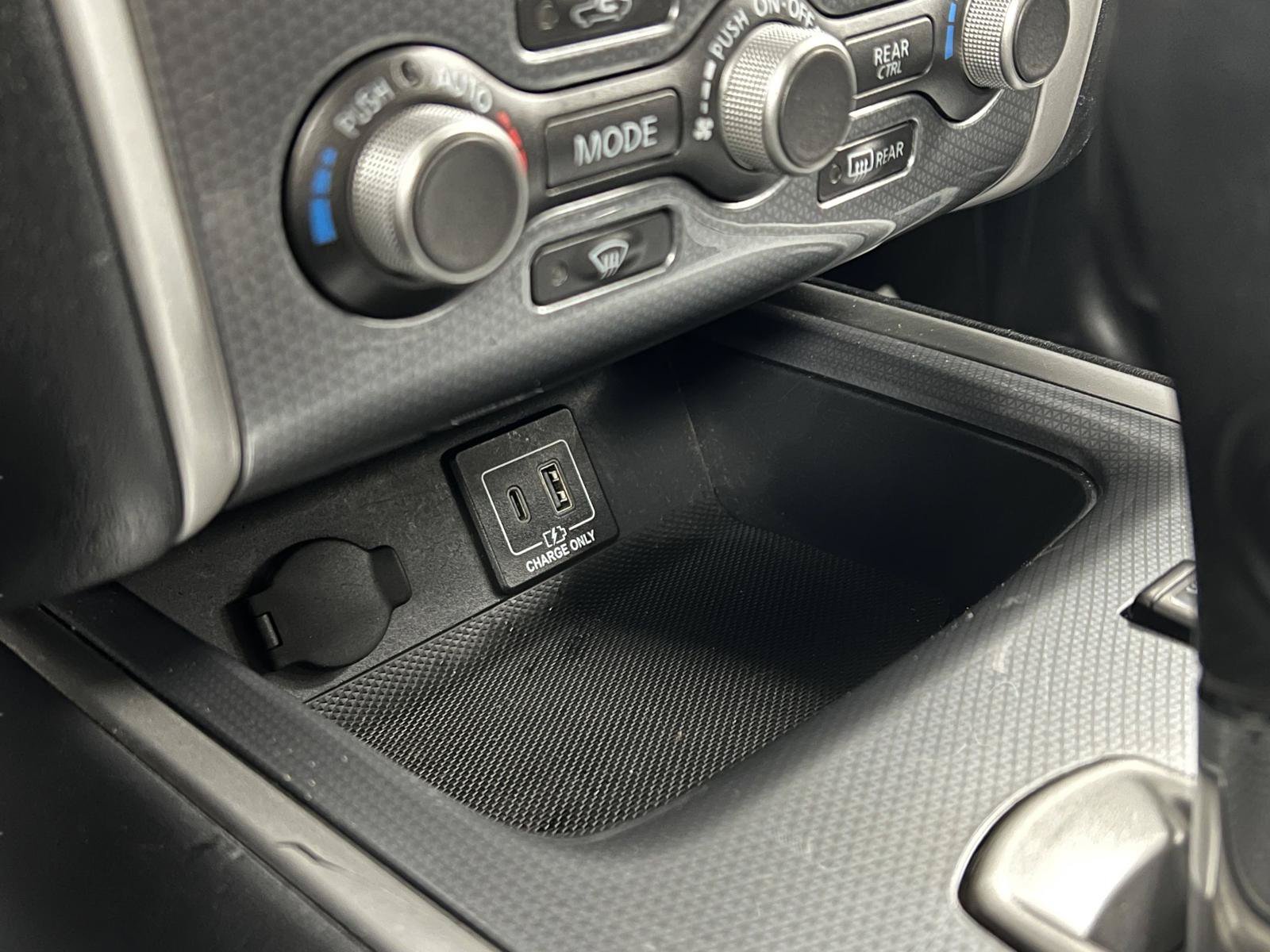 Used 2019 Nissan Pathfinder SL AWD/4WD image 22