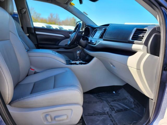 Used 2019 Toyota Highlander XLE AWD/4WD image 11