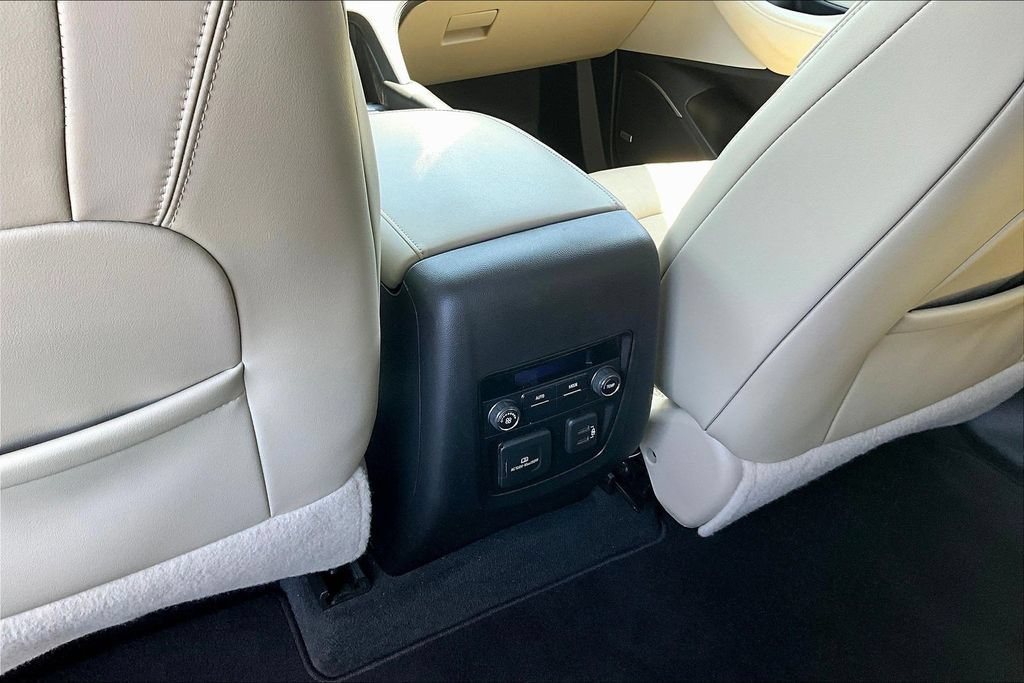 Used 2020 Buick Enclave Essence w/ Sound and Sites Package FWD image 12