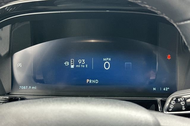 Used 2025 Lincoln Corsair FWD w/ Rear Removable Package Tray image 23