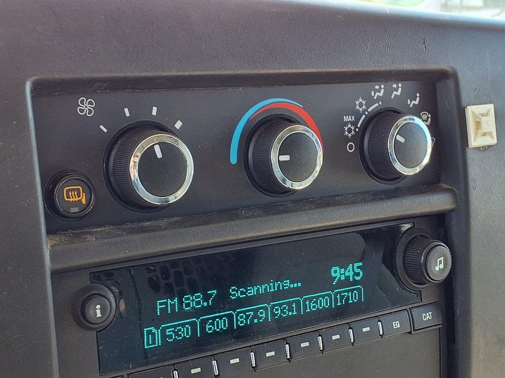 Used 2018 Chevrolet Express 3500 Extended w/ Driver Convenience Package RWD image 19