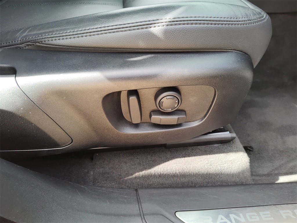 Used 2025 Land Rover Range Rover Velar Dynamic SE image 33