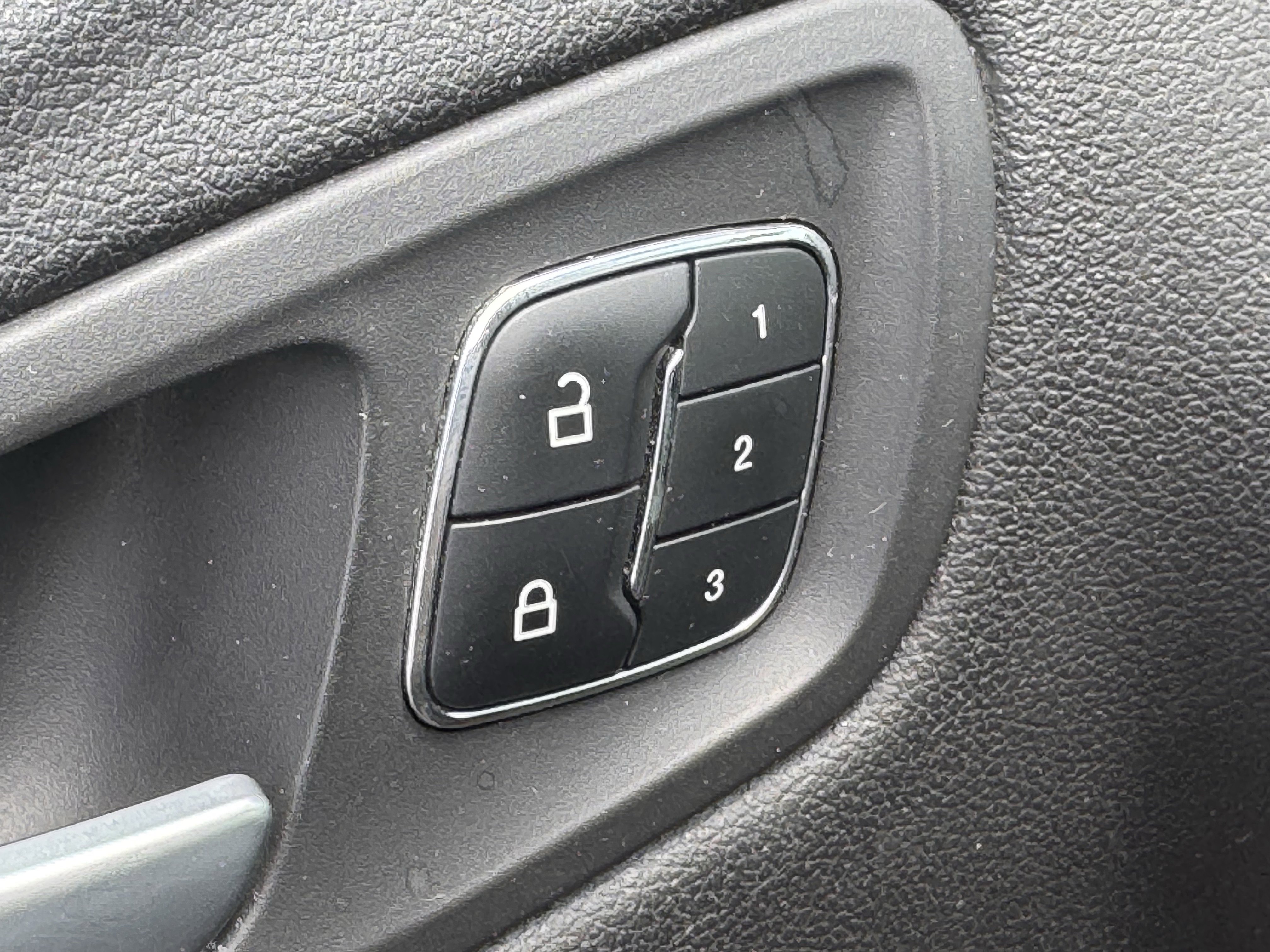 Used 2014 Ford Escape Titanium FWD image 2