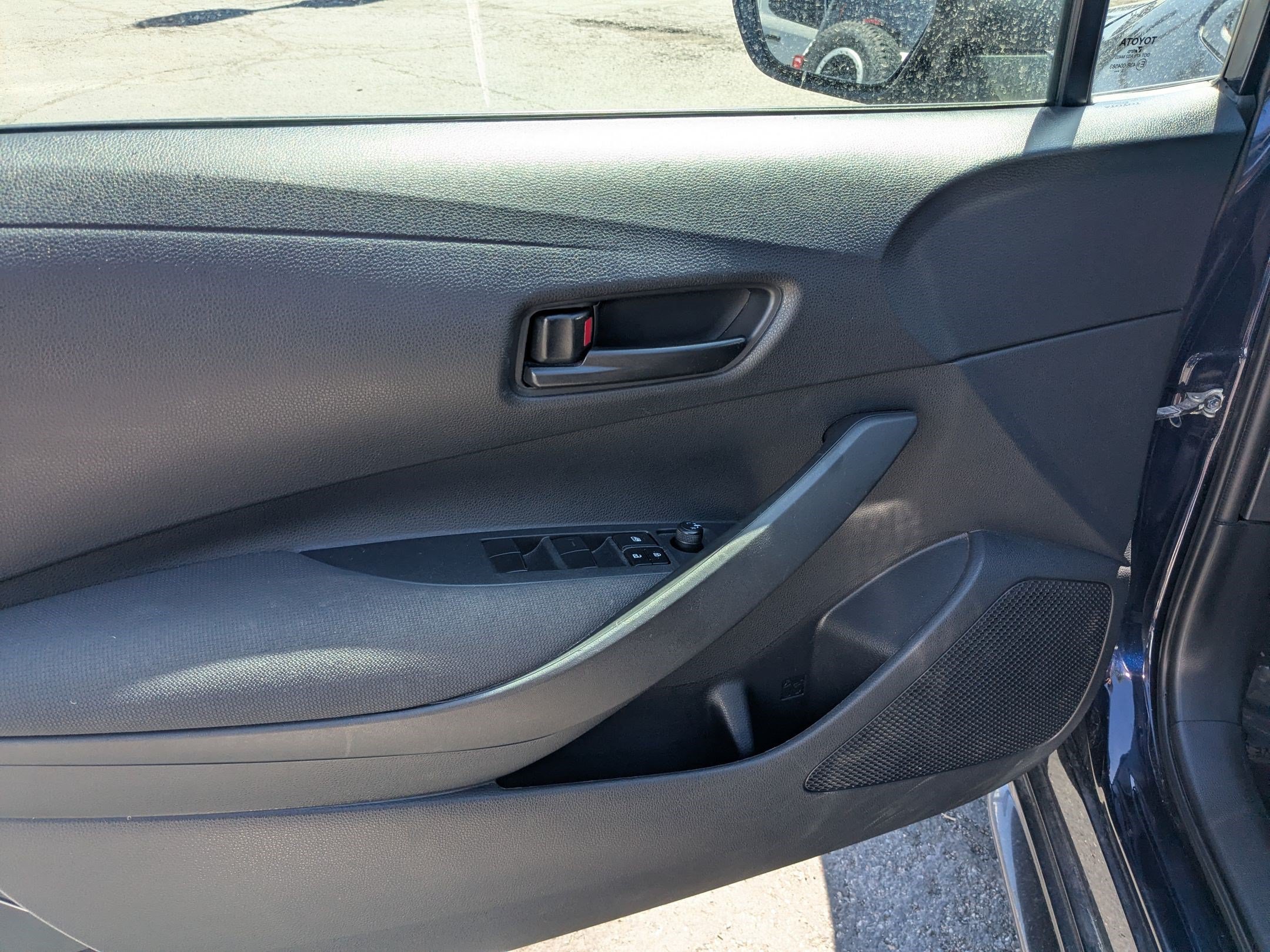 Used 2024 Toyota Corolla LE FWD image 15