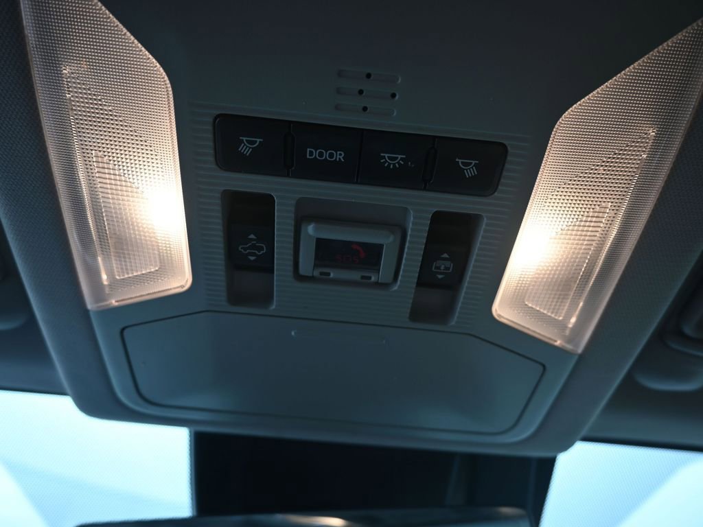 Used 2020 Toyota RAV4 Limited FWD image 13