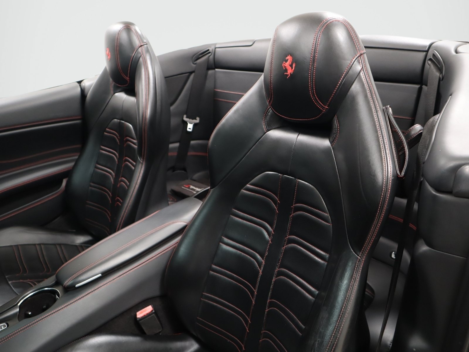 Used 2016 Ferrari California T RWD image 17