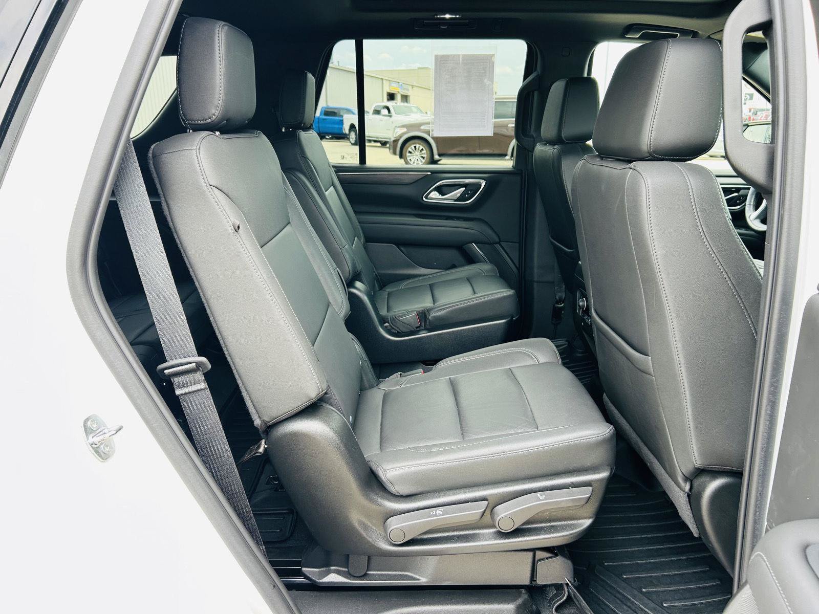 Used 2023 Chevrolet Tahoe Z71 w/ Luxury Package AWD/4WD image 38