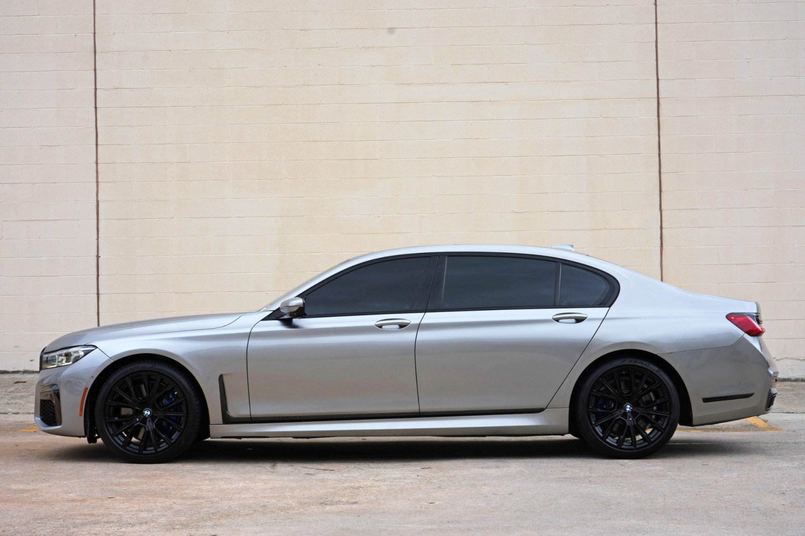 Used 2022 BMW 740i w/ M Sport Package RWD image 10