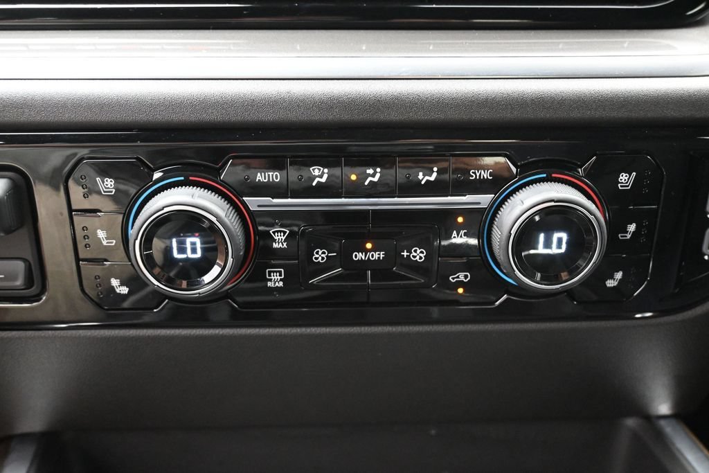 Used 2025 Chevrolet Silverado 1500 High Country w/ High Country Premium Package AWD/4WD image 24