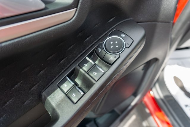 Used 2020 Ford Escape SE image 17