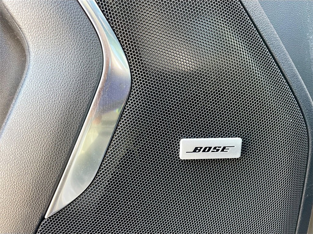 Used 2024 GMC Yukon XL SLT w/ SLT Luxury Package image 10