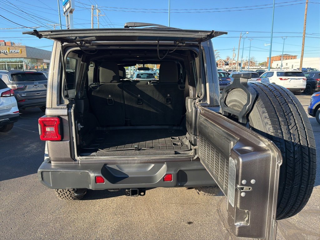 Used 2018 Jeep Wrangler Unlimited Sahara image 16