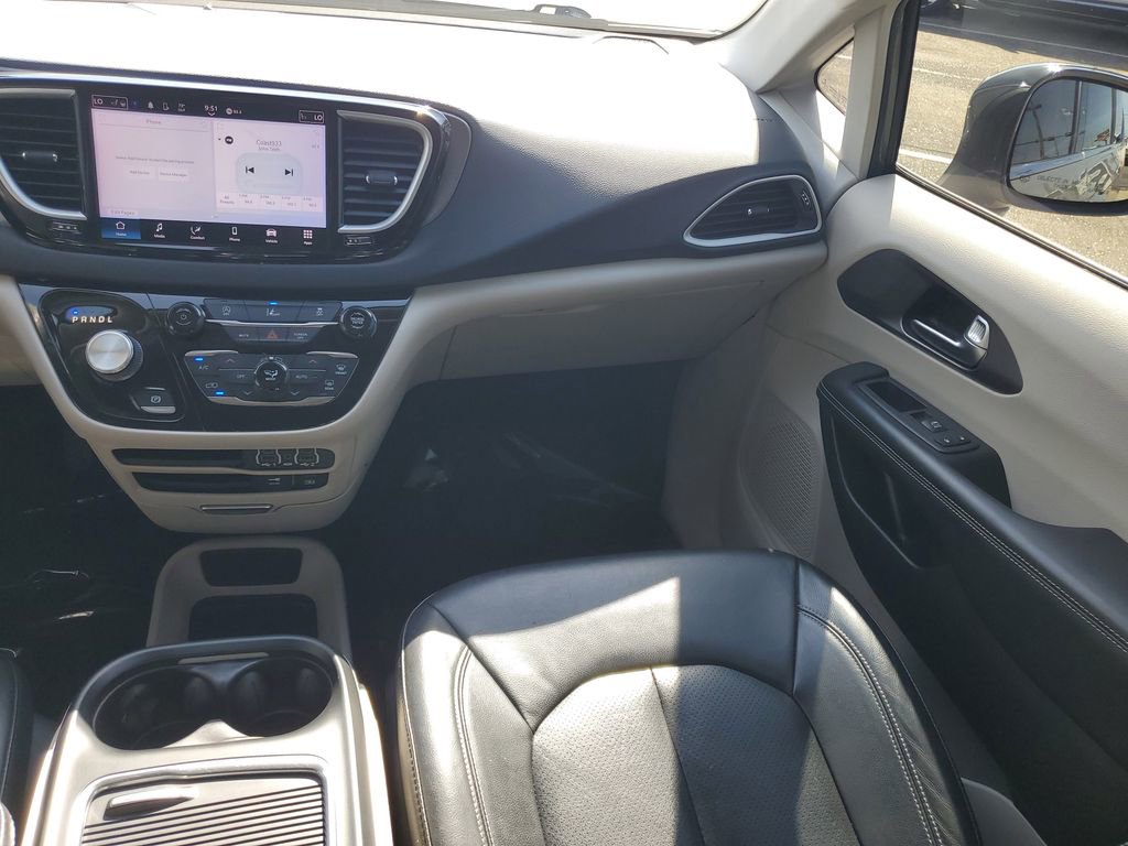 Used 2022 Chrysler Pacifica Touring-L image 28