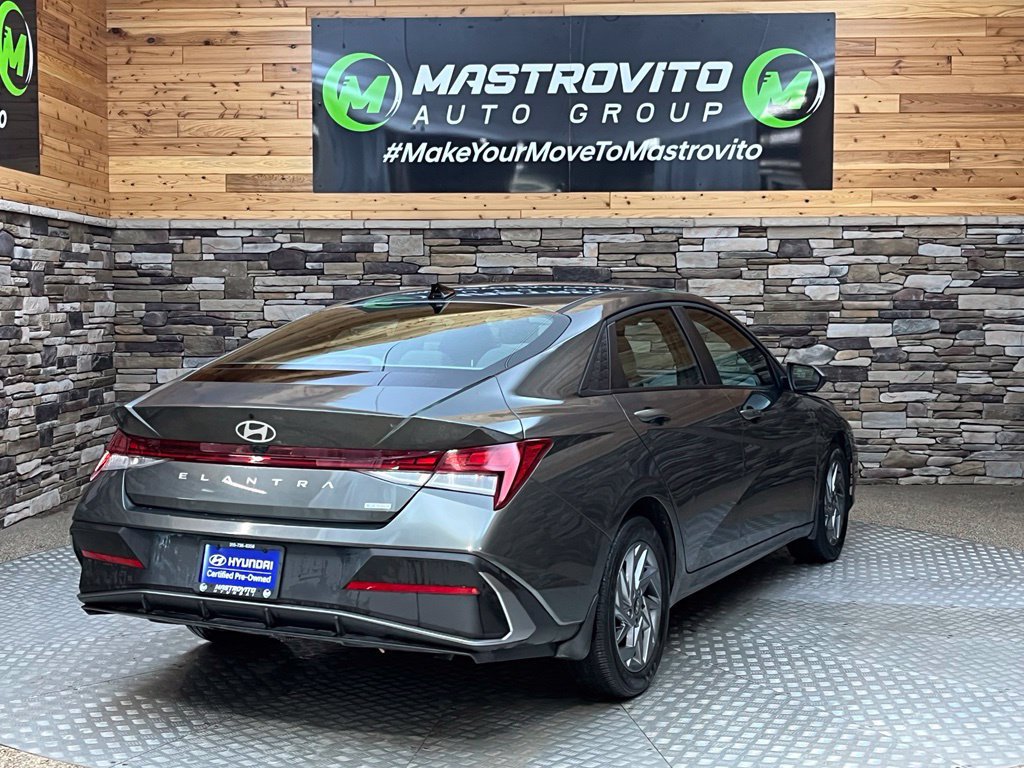 Used 2025 Hyundai Elantra Hybrid FWD image 12