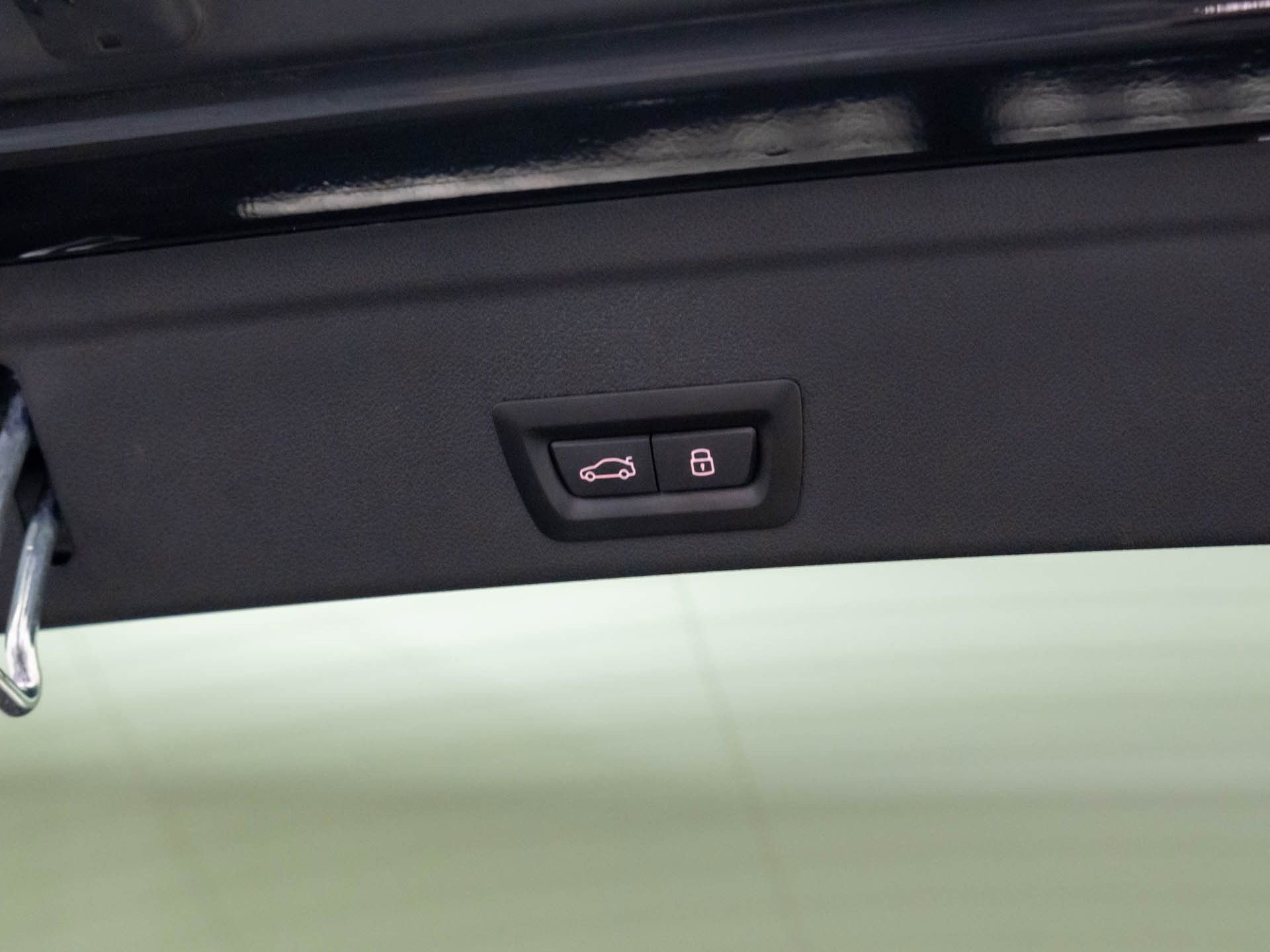 Certified 2024 BMW X6 M60i w/ Dynamic Handling Package image 34