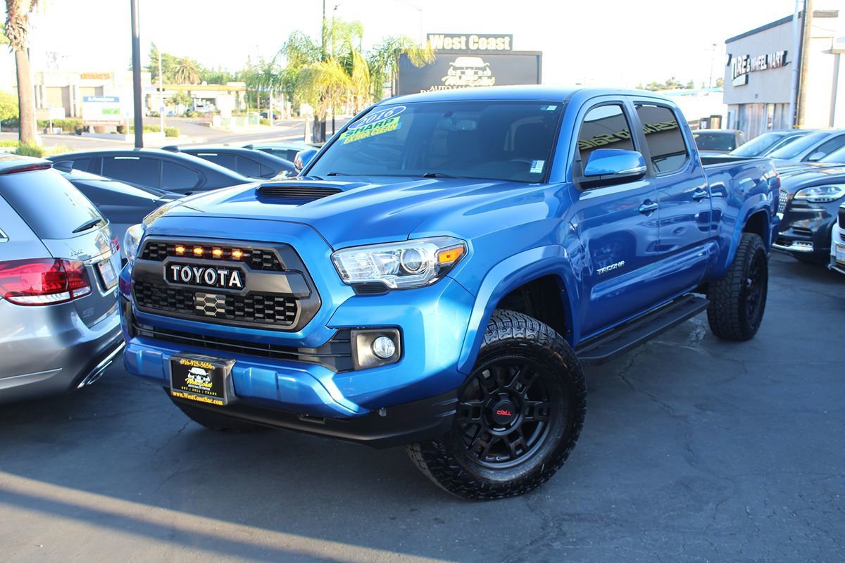 Used 2016 Toyota Tacoma TRD Sport w/ Towing Package RWD image 38