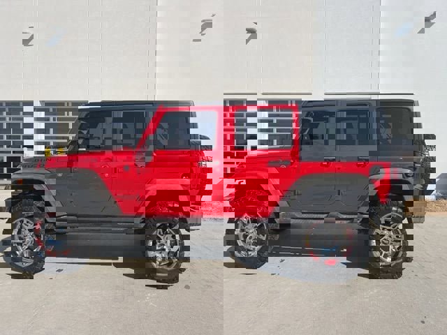 Used 2015 Jeep Wrangler Unlimited Rubicon w/ Connectivity Group image 6