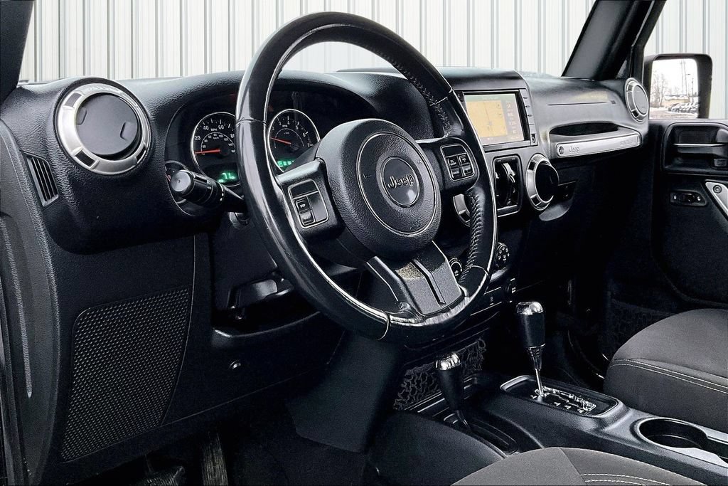 Used 2017 Jeep Wrangler Unlimited Sahara AWD/4WD image 15