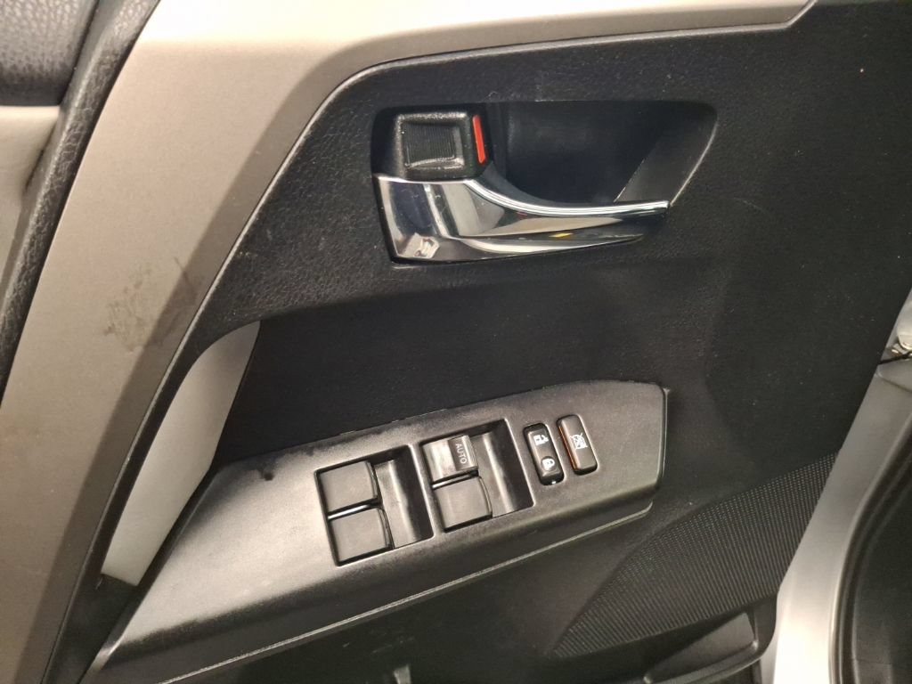 Used 2018 Toyota RAV4 XLE w/ Plus Extra Value Package AWD/4WD image 15