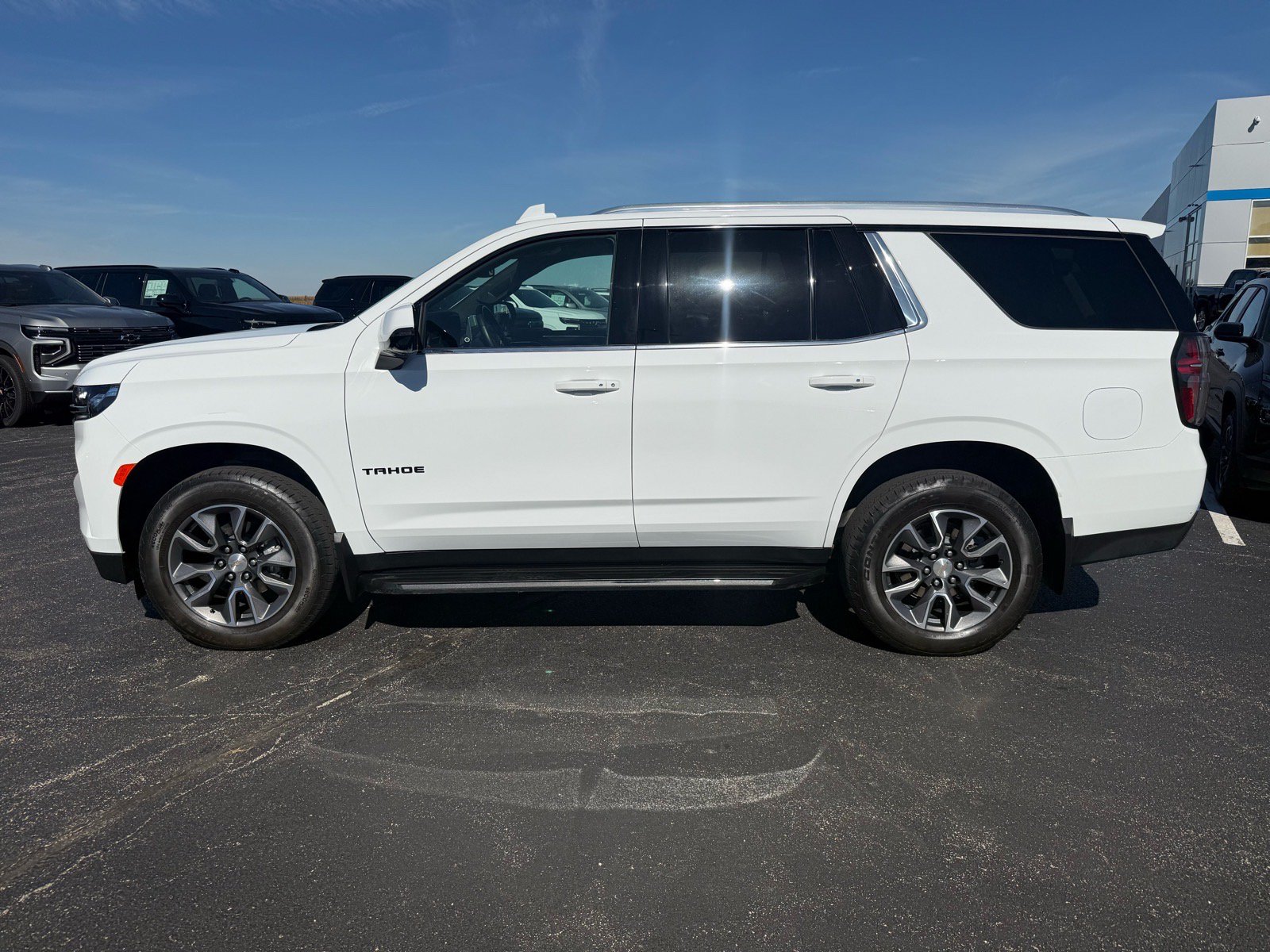 Used 2024 Chevrolet Tahoe LT w/ LT Signature Plus Package AWD/4WD image 2
