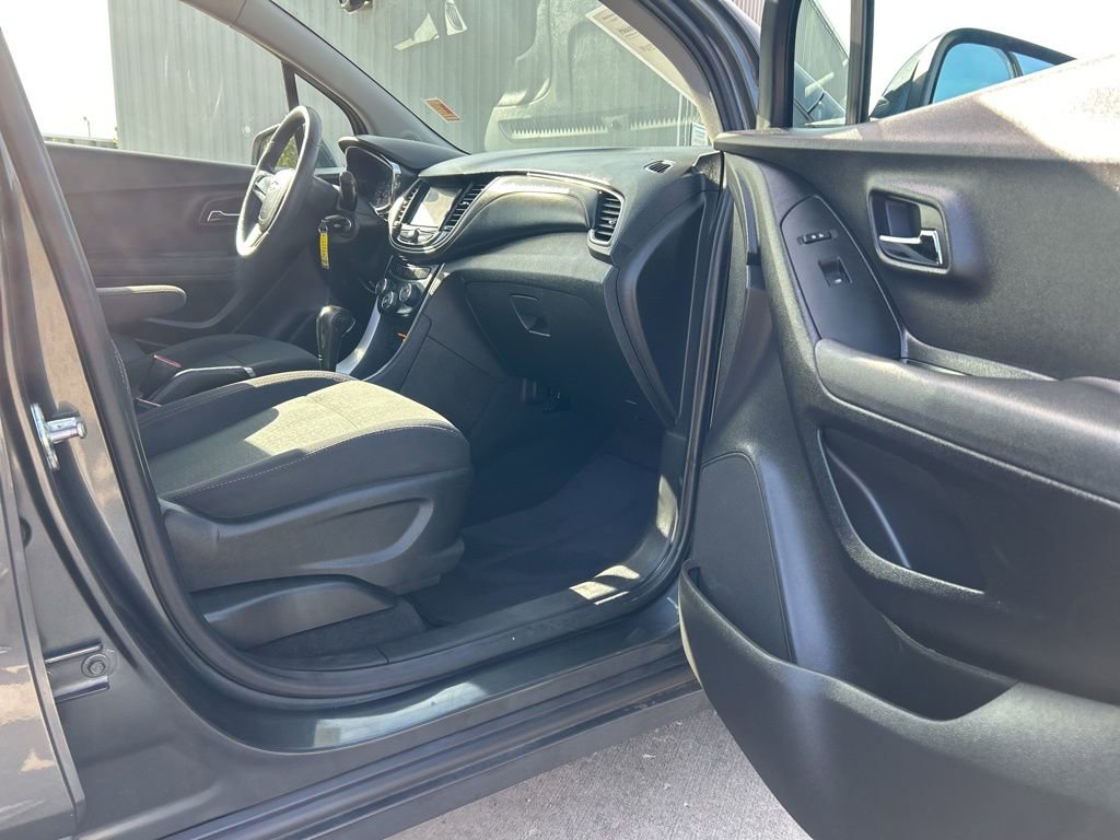 Used 2020 Chevrolet Trax LS image 19