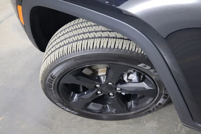 Used 2025 Jeep Grand Cherokee Altitude AWD/4WD image 44