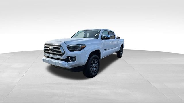 Used 2023 Toyota Tacoma Limited w/ Black Out Package (TMS) AWD/4WD image 3