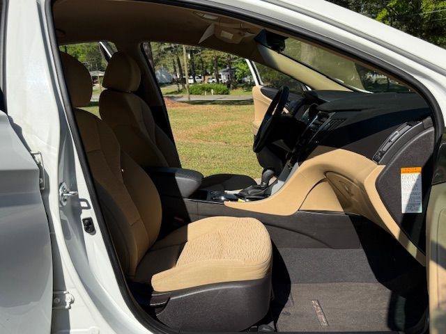 Used 2015 Hyundai Sonata Hybrid image 11