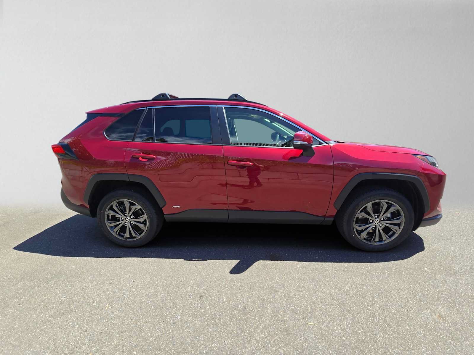 Used 2022 Toyota RAV4 XLE Premium AWD/4WD image 2