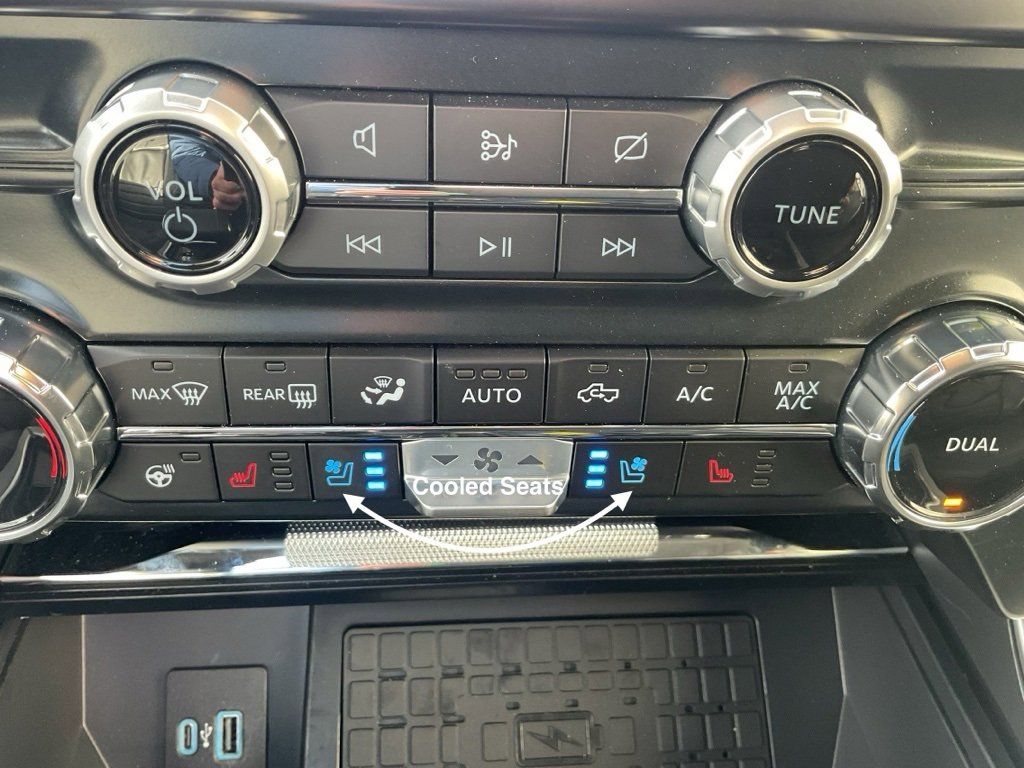 Used 2024 Ford F150 Platinum image 18