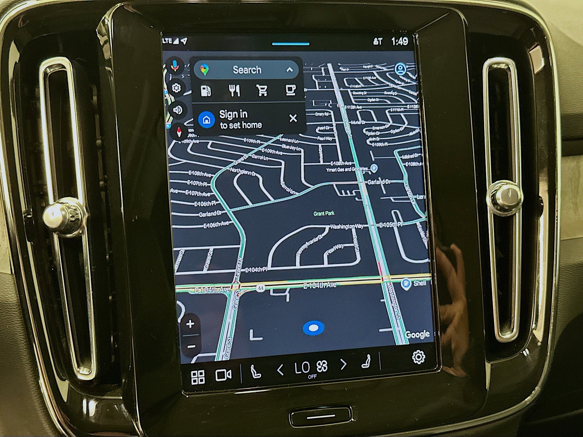 Used 2025 Volvo XC40 B5 Plus image 22