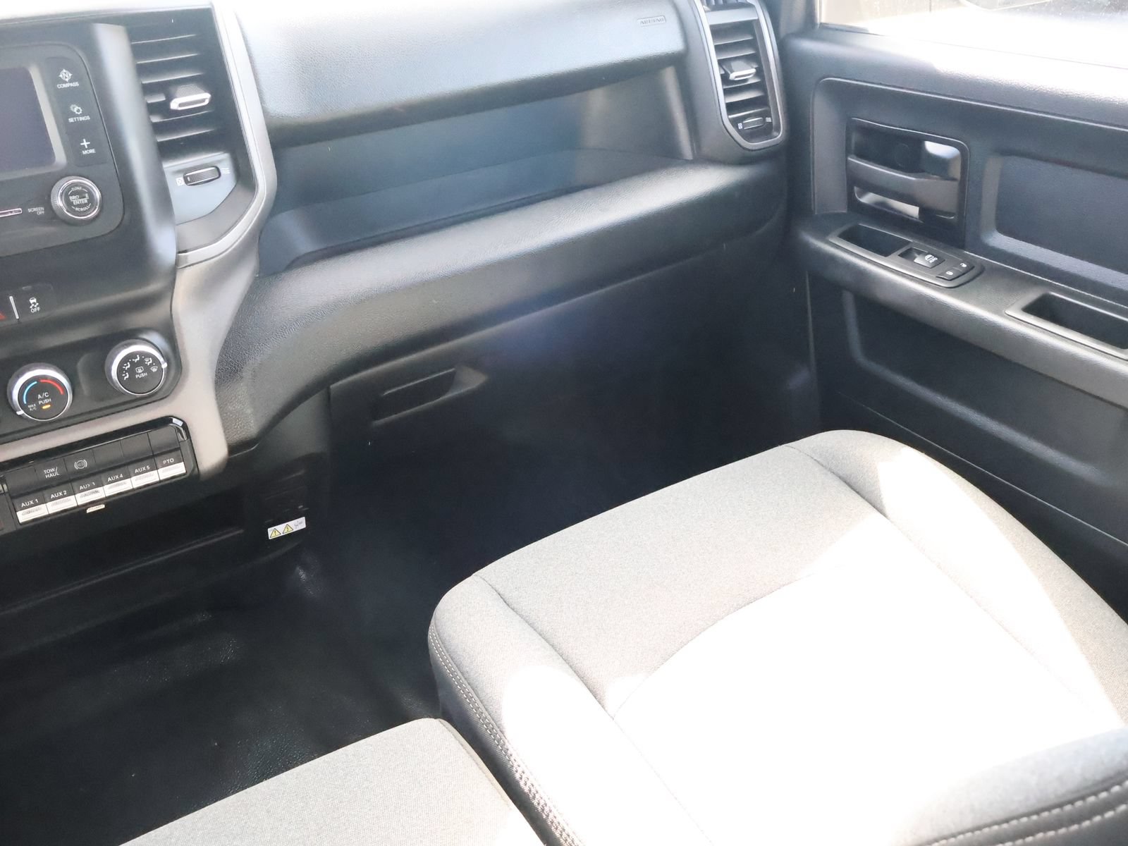 Used 2022 RAM 5500 Tradesman w/ Chrome Appearance Group AWD/4WD image 33
