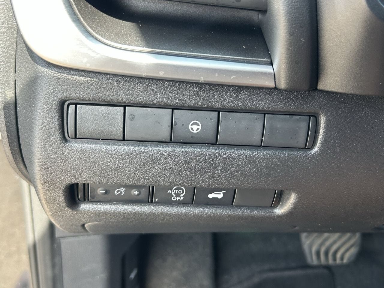 Used 2023 Nissan Rogue SV w/ SV Premium B Package FWD image 32