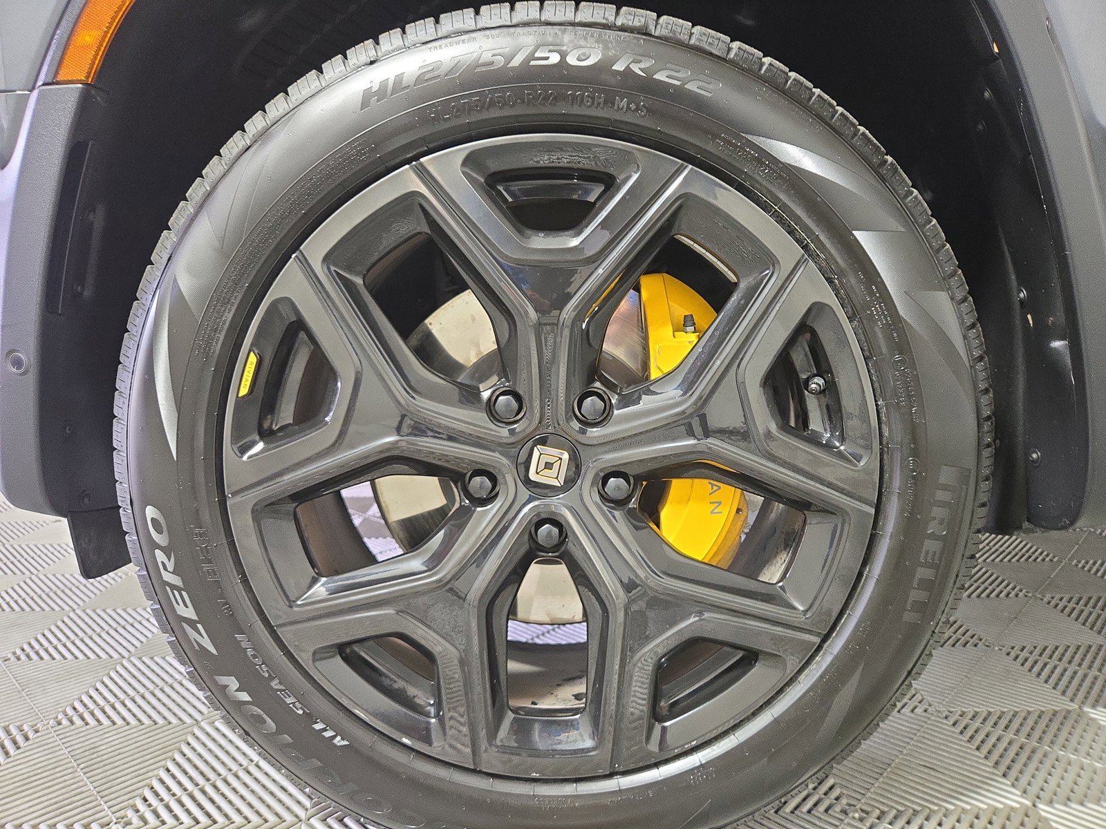 Used 2024 Rivian R1S Adventure AWD/4WD image 9