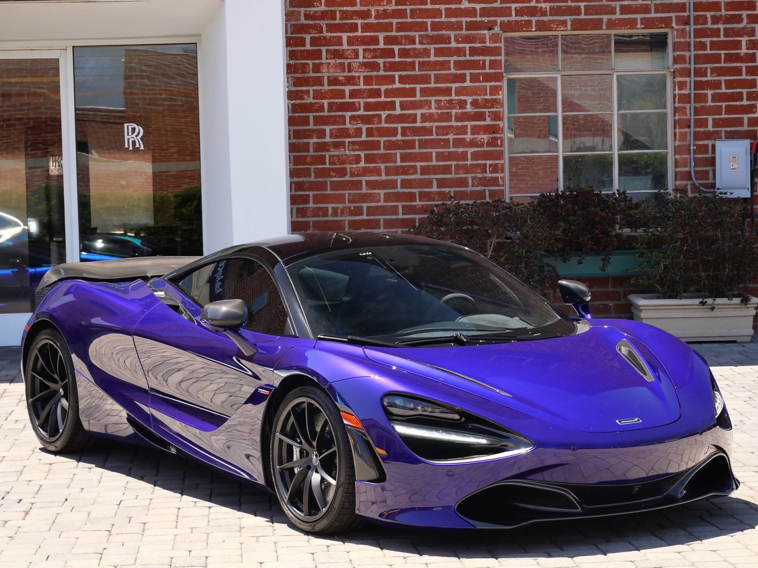 Used 2020 McLaren 720S RWD image 1