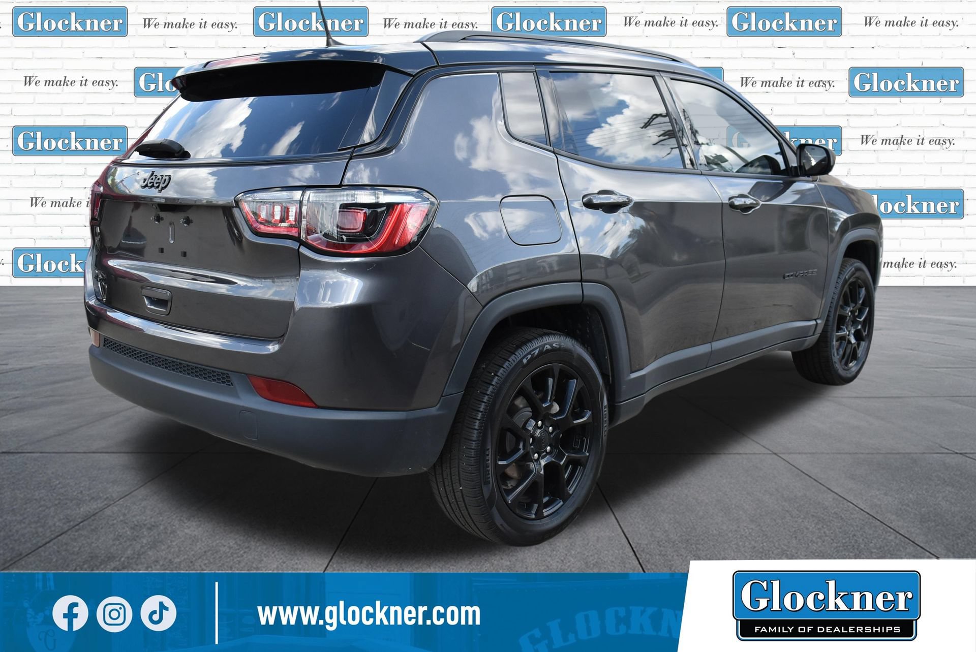 Used 2023 Jeep Compass Latitude w/ Sun and Sound Group AWD/4WD image 6