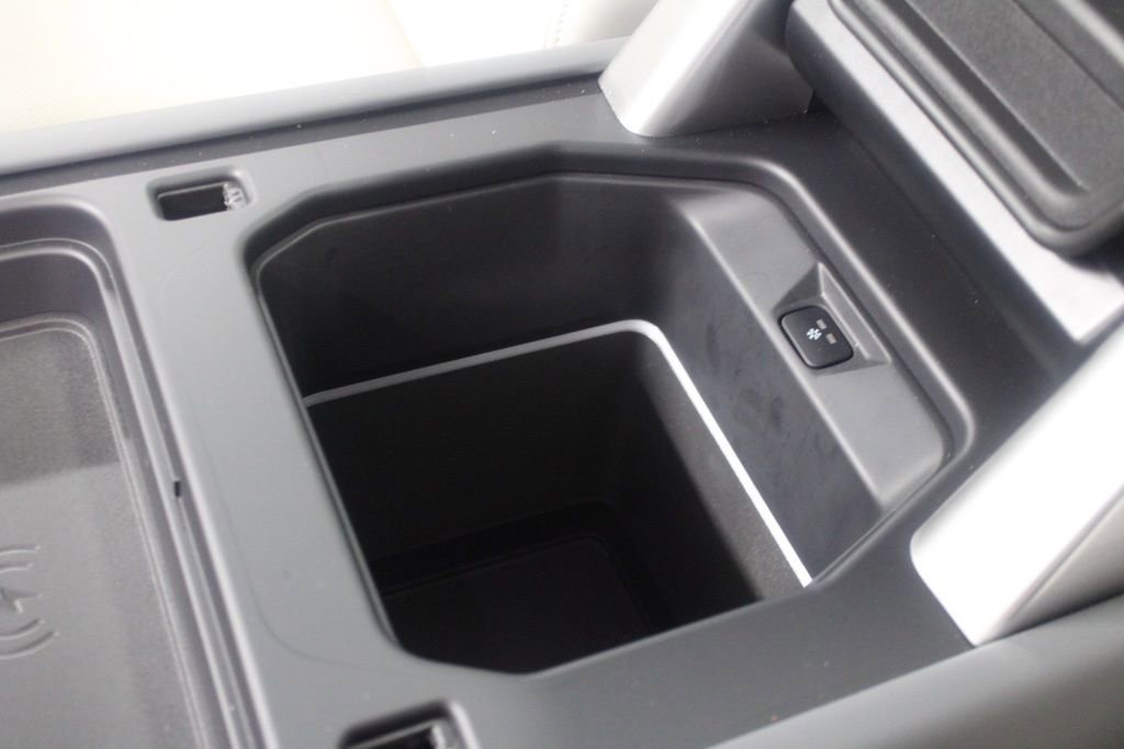 Used 2023 Land Rover Defender 130 SE image 31