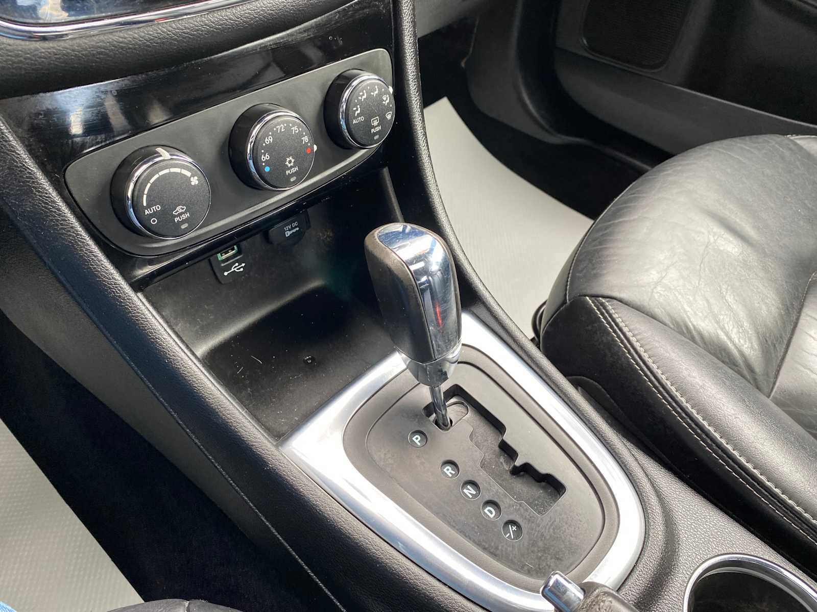 Used 2013 Chrysler 200 Limited FWD image 19