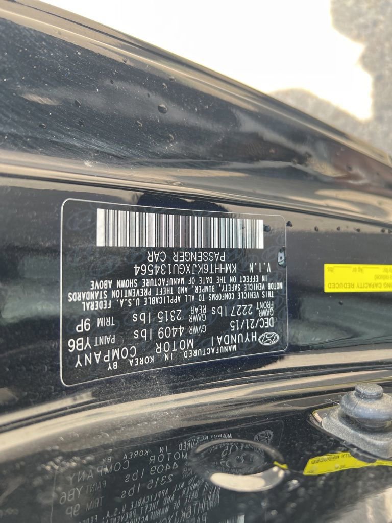 Used 2016 Hyundai Genesis 3.8 RWD image 22