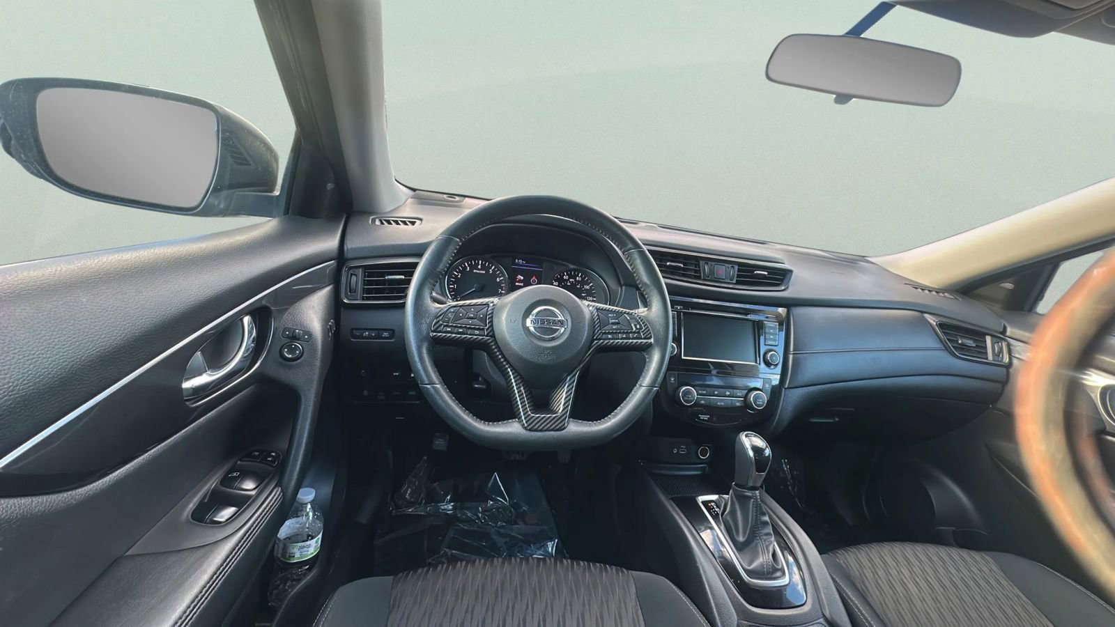 Used 2018 Nissan Rogue SV w/ Premium Package image 11