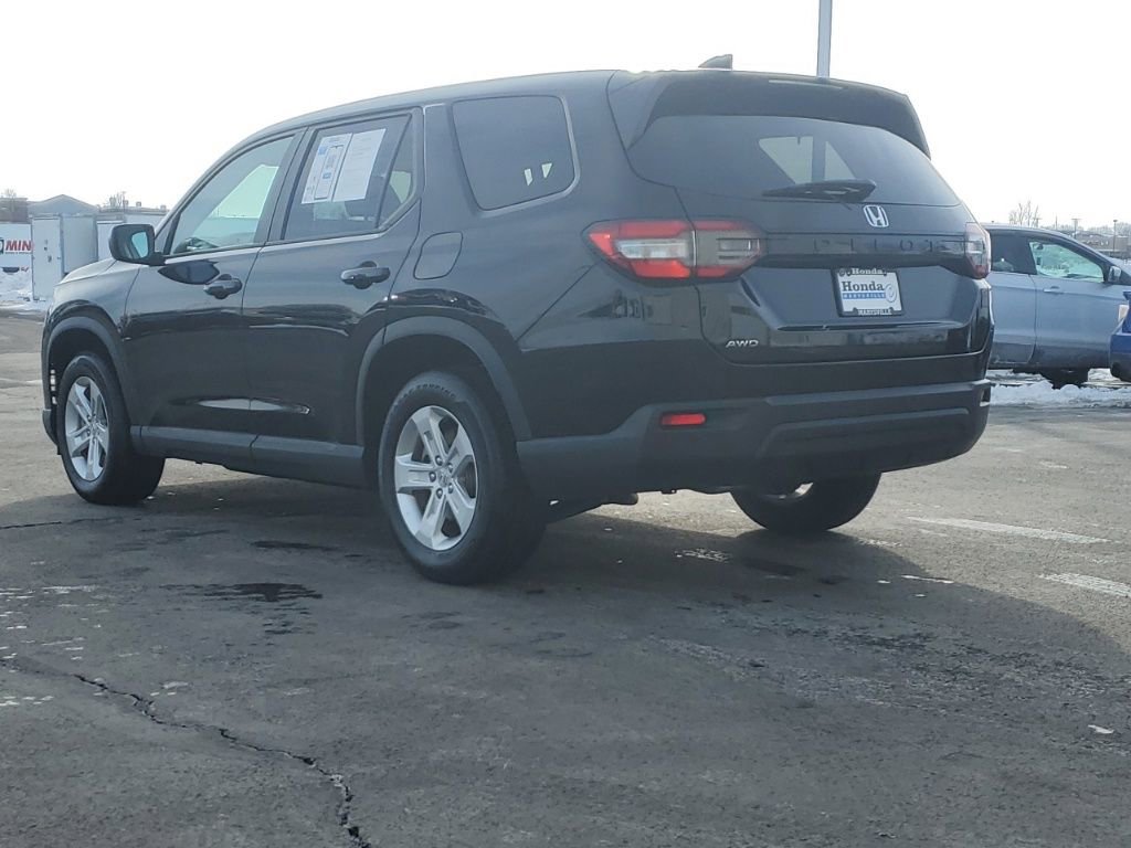 Certified 2024 Honda Pilot LX image 5