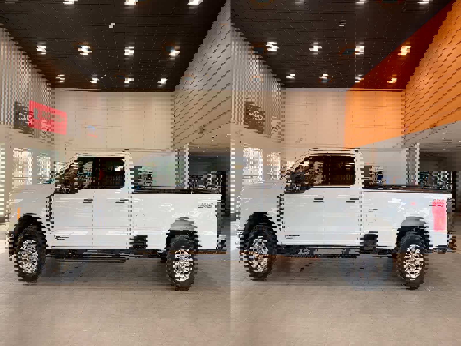 Used 2024 Ford F350 XLT image 2