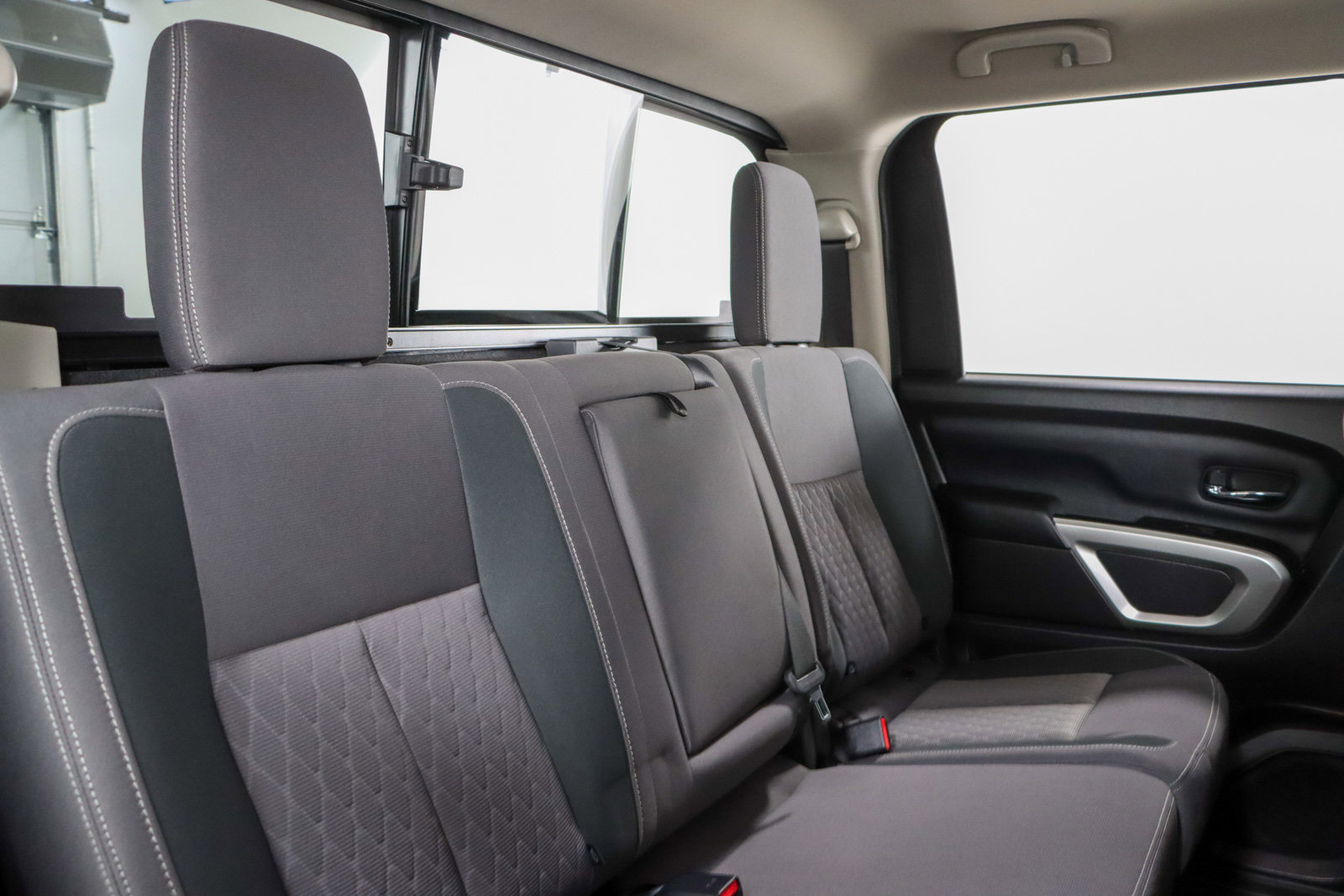 Used 2023 Nissan Titan SV image 29