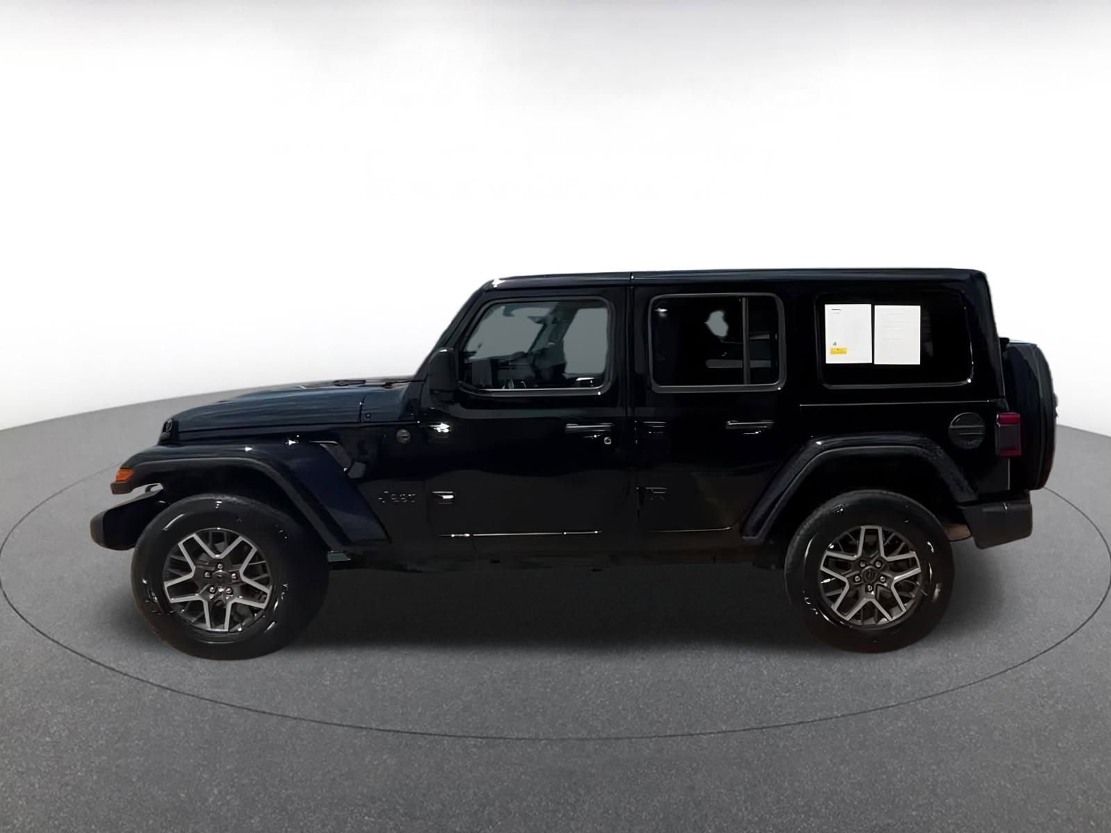 Used 2025 Jeep Wrangler Sahara image 8
