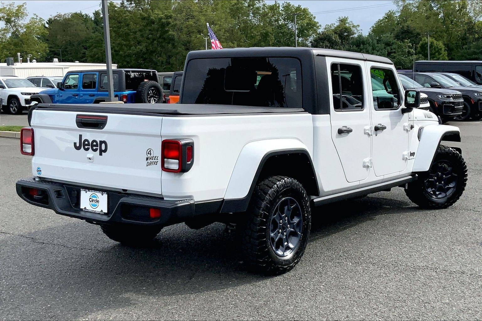 Certified 2023 Jeep Gladiator Overland AWD/4WD image 11