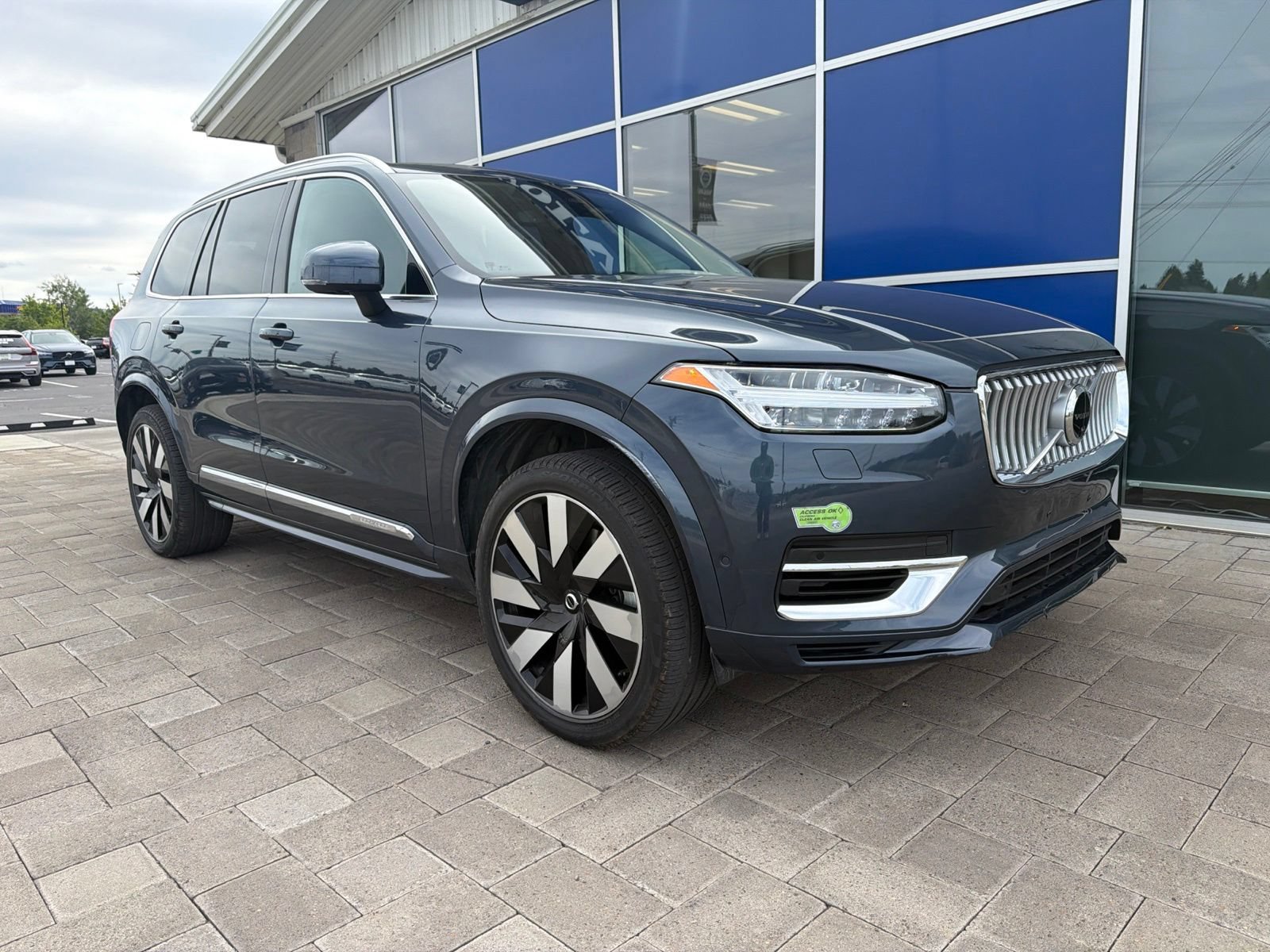 Used 2023 Volvo XC90 T8 Ultimate w/ Protection Package Premier AWD/4WD image 2