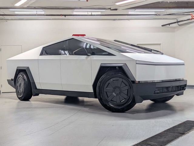 Used 2025 Tesla Cybertruck AWD Crew Cab image 2