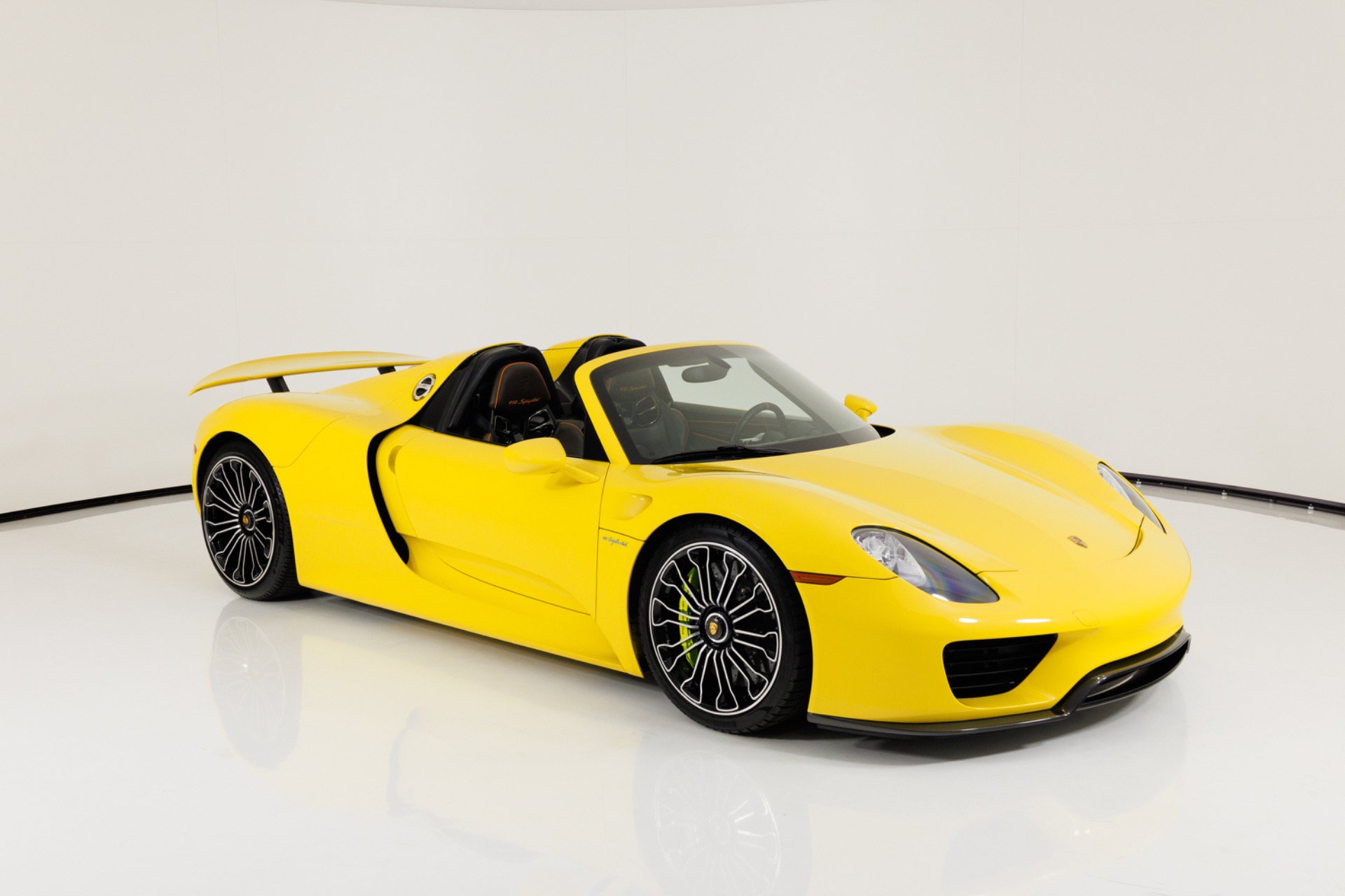Used 2015 Porsche 918 Spyder AWD/4WD image 43