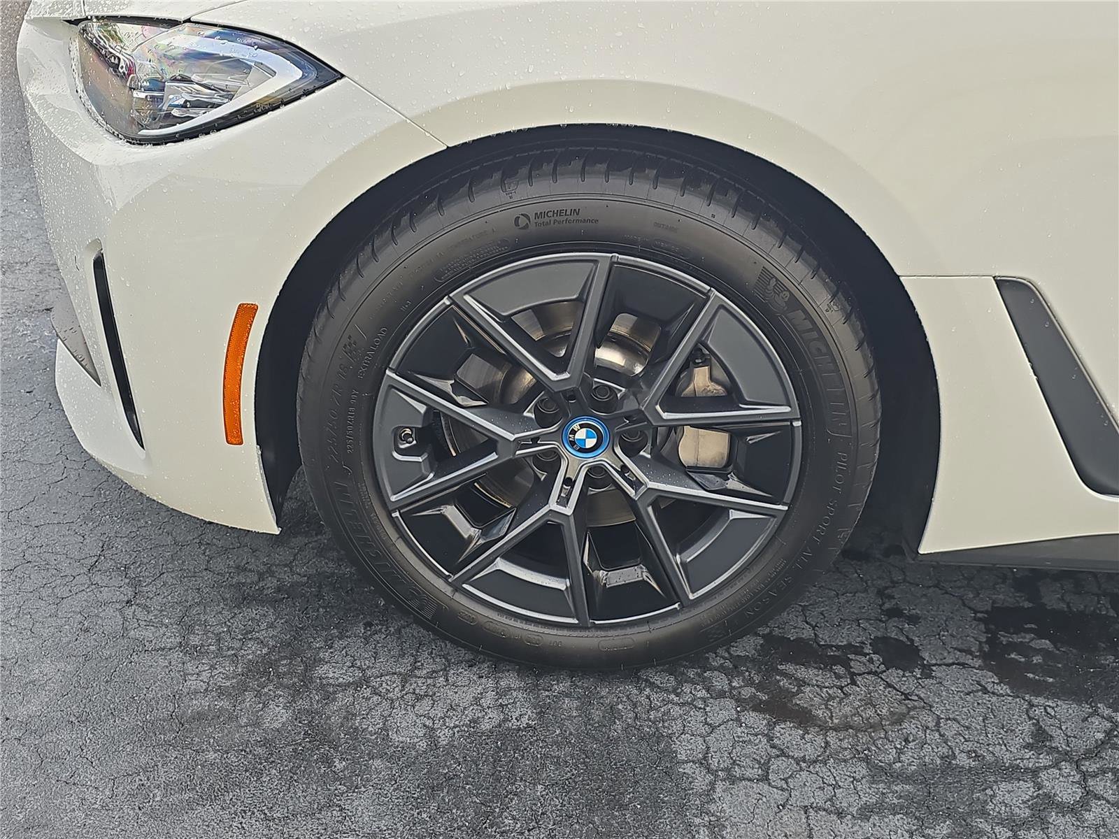 Used 2023 BMW i4 eDrive40 image 9